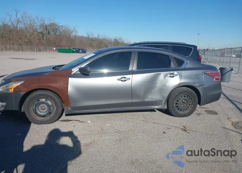 2015 Nissan Altima 2.5/2.5 S/2.5 Sl/2.5 Sv z USA, uszkodzony, nr VIN 1N4AL3AP8FC444636